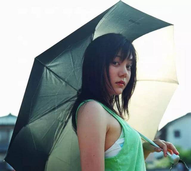 15年前,她在《头文字d》中饰演周杰伦女朋友,如今长成这样_藤原拓海