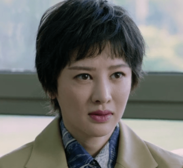 至今已经出演了数十部影视作品,其中不乏经典之作,比如《无敌县令》