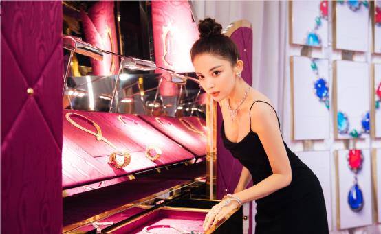 古力娜扎凌晨发文秒删,醒后回应:2021的第一次断片儿,今天别肿_作品