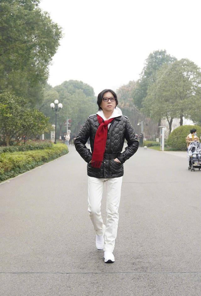 51岁高晓松减肥瘦太多!