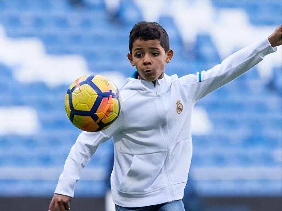 事实上,孩子的很多行为都与父母有关,但迷你罗出生