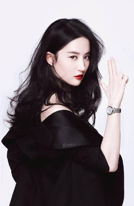 刘亦菲太惊艳!穿气质黑裙诠释高级美,是你认识的神仙姐姐吗?