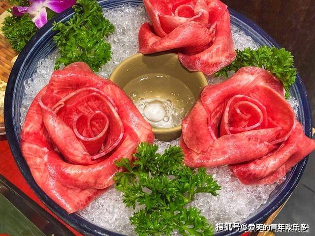 抖音同款牛羊肉圈,三层楼面,座无虚席,服务员说:想吃先排队_感觉_牛奶