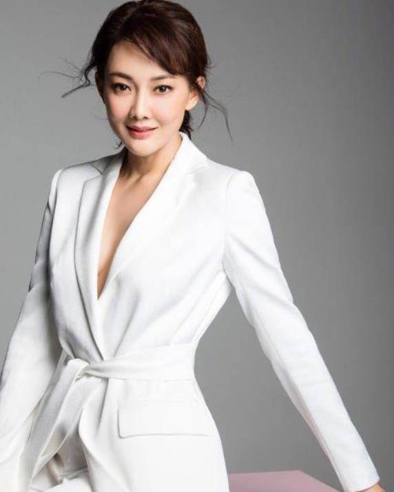 8次登上舞台的牛莉:本来只想做名运动员,却在42岁夺得影后_时候_游泳