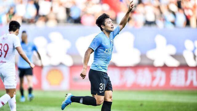 可考虑引进三大青岛籍球员,失意国脚 左脚飞翼_黄海_郑龙_于大宝