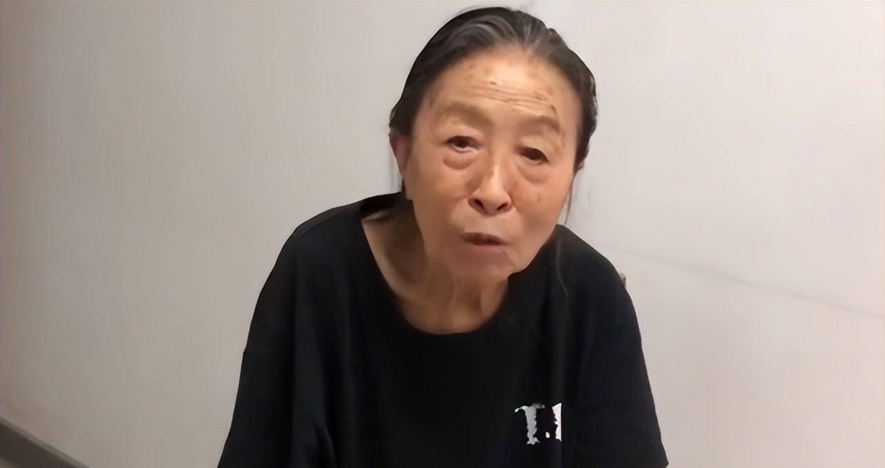 "丑娘"张少华:一辈子住40平小房子,临终前却仍背负骂名_吴欢_母亲
