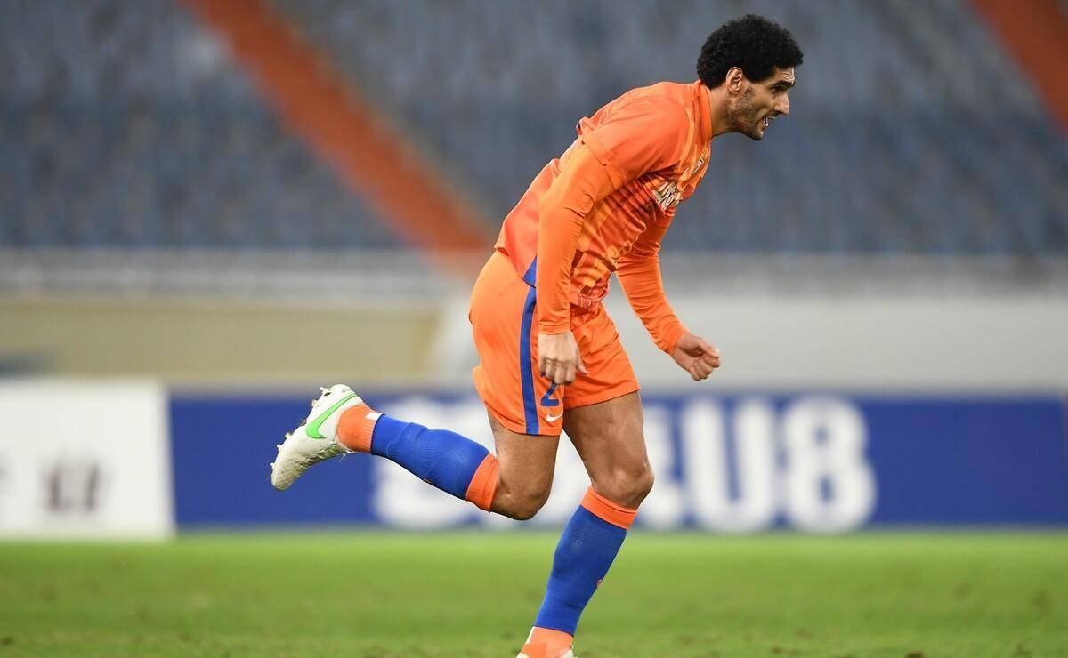 费莱尼头球破门 再一次敲碎郝伟传控足球美梦_泰山队_克雷桑_大连人