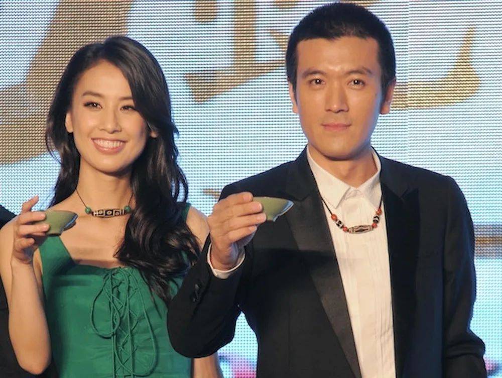 黄圣依婆婆直播卖货,每条手串售199,网友质疑杨子经济或出问题_少奶奶