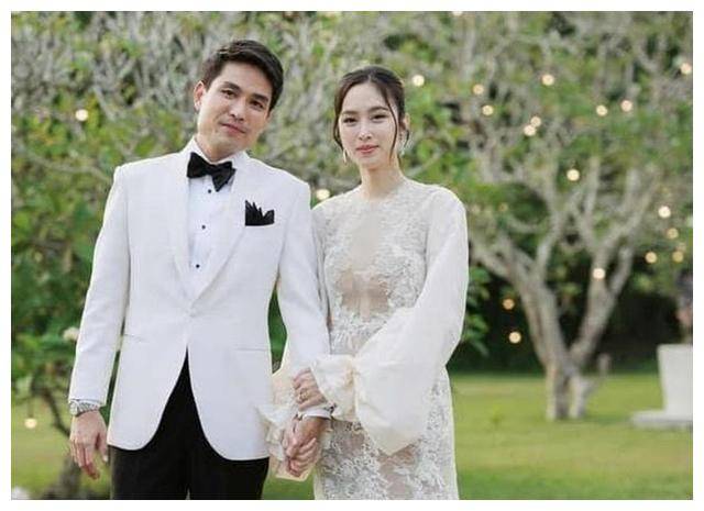 泰国最美变性人poyd举行第2场婚礼,现场众星云集,aump担任伴娘_aump