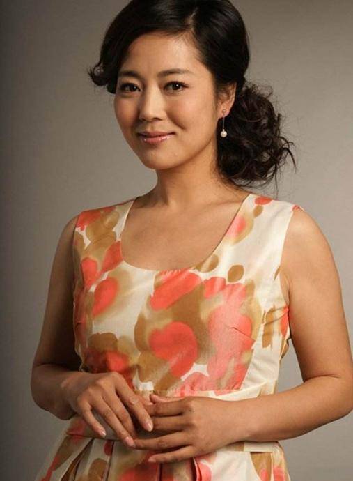 为拍戏不惜堕胎整容百次,因病胖得无戏可拍,王茜华现状如何_事业_农村