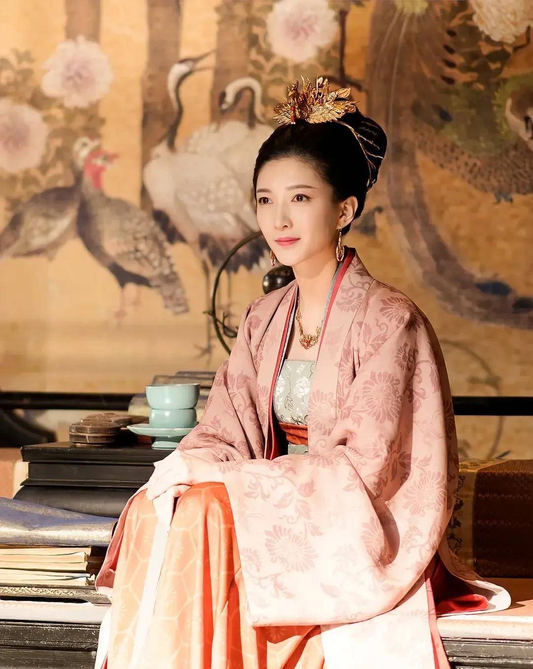 《清平乐》中江疏影的妆造有多牛,看这些图就知道了_大气_服饰_服装