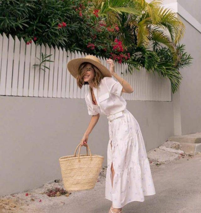 时尚博主精致优雅的度假风穿搭分享:恰好,这位时尚博主的精致小女人