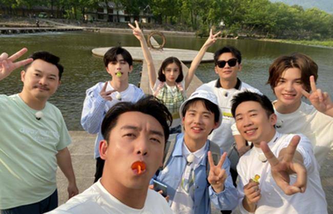《奔跑吧9》常驻嘉宾阵容,成毅顶替郭麒麟,老成员强势回归_黄旭熙