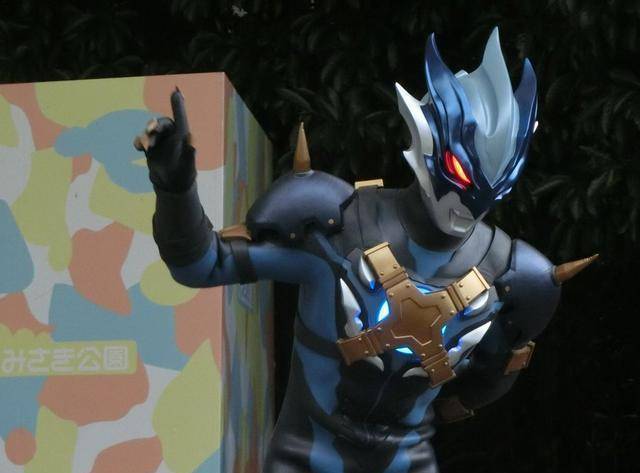 泰迦奥特曼新杂志图公开泰迦黑化新怪兽形象略憨致敬鸭嘴火龙_托雷基