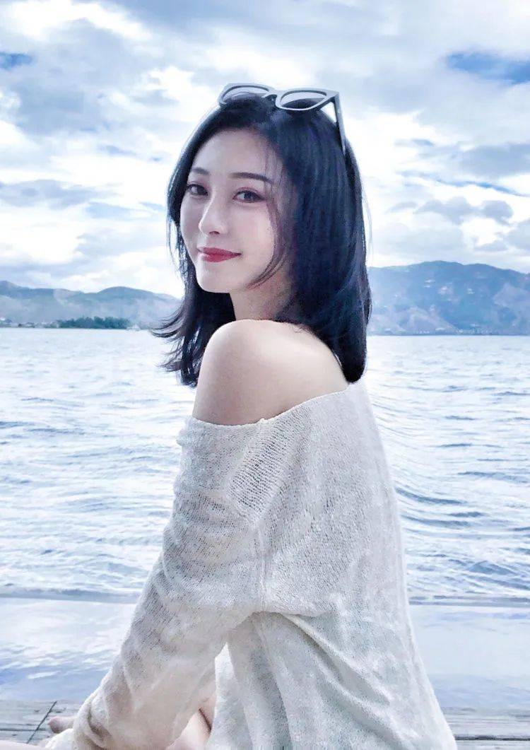 1米73,三围88 d 60 90 体重48公斤 , 专业芭蕾舞演员(空姐)表现力极强