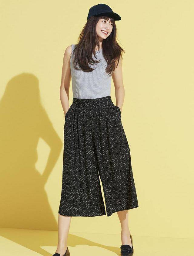 不,是你不会搭配!优衣库的穿搭值得借鉴_黑色_白色_休闲