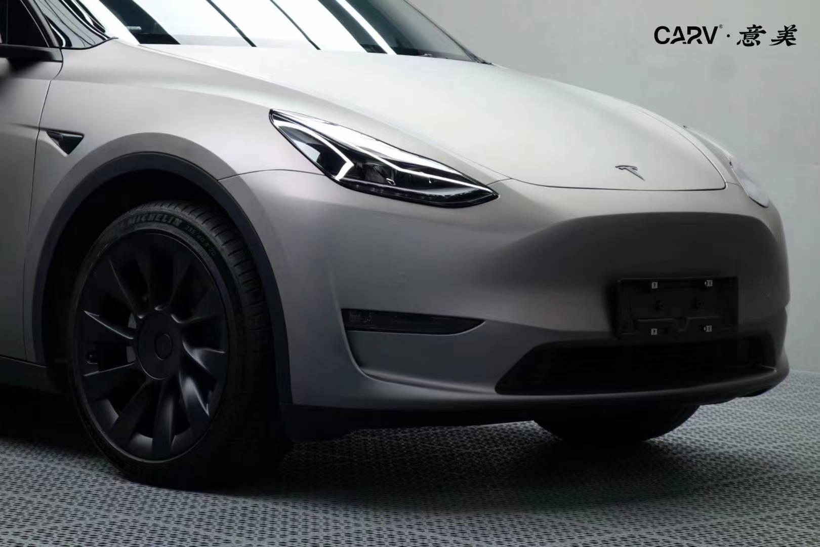 特斯拉modely卡孚改色膜白金卡普里灰紫,紫色即浪漫_搜狐汽车_搜狐网