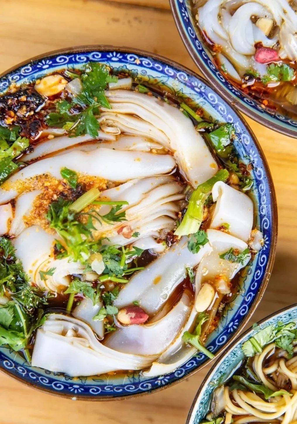 卷粉,饵丝,小锅米线也是昆明本地的特色小吃,寒冷的早晨能甩一大碗