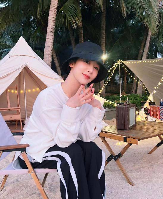 杨紫:节前到三亚度假,怎奈妈妈摄影差"拍10张只能出1张成片"_照片