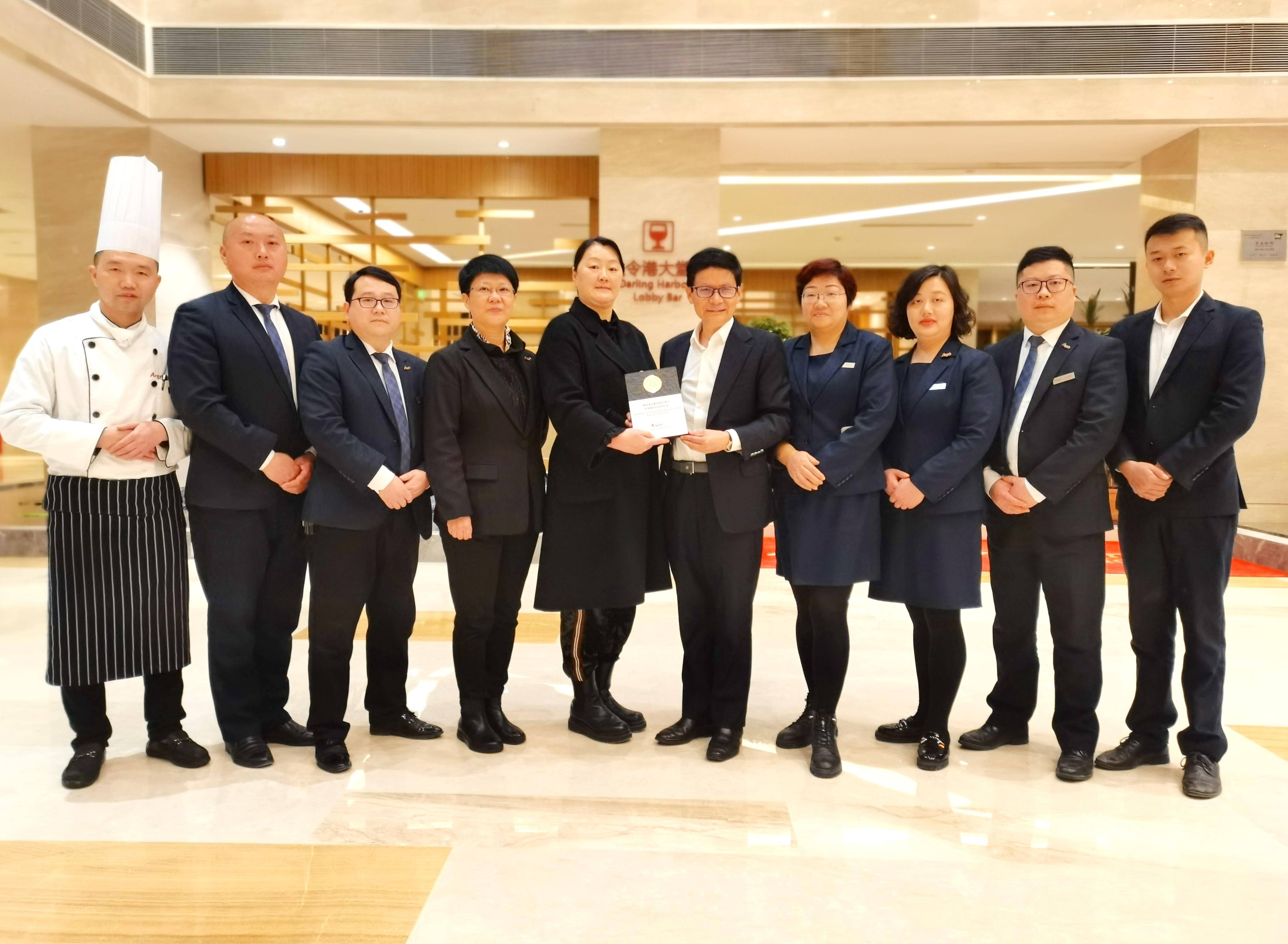 争市场抢先机,雅阁酒店集团一路狂飙