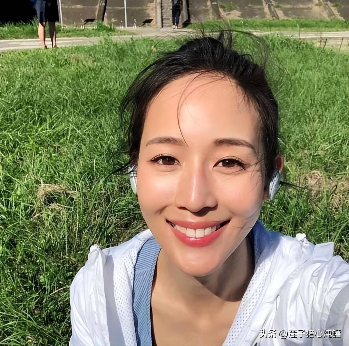 张钧甯晒素颜照感谢粉丝,白皙牛奶肌没有一丝瑕疵,仍然单身_动力