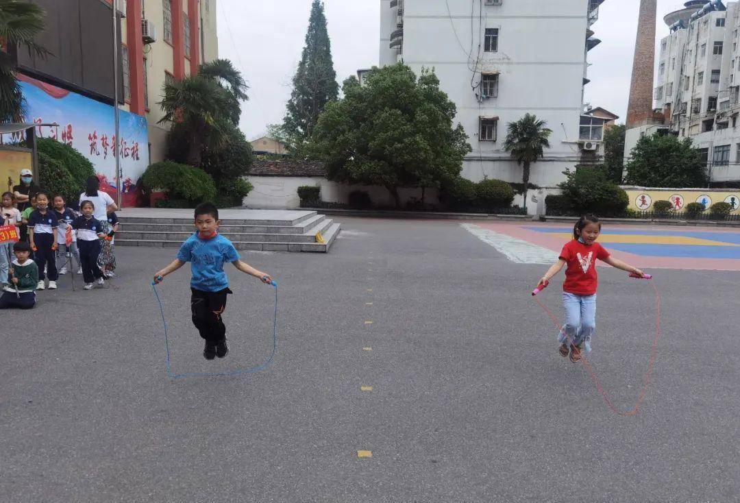 "跳"跃童年,"绳"采飞扬-凤台县古城小学校园文体活动之一年级组跳绳
