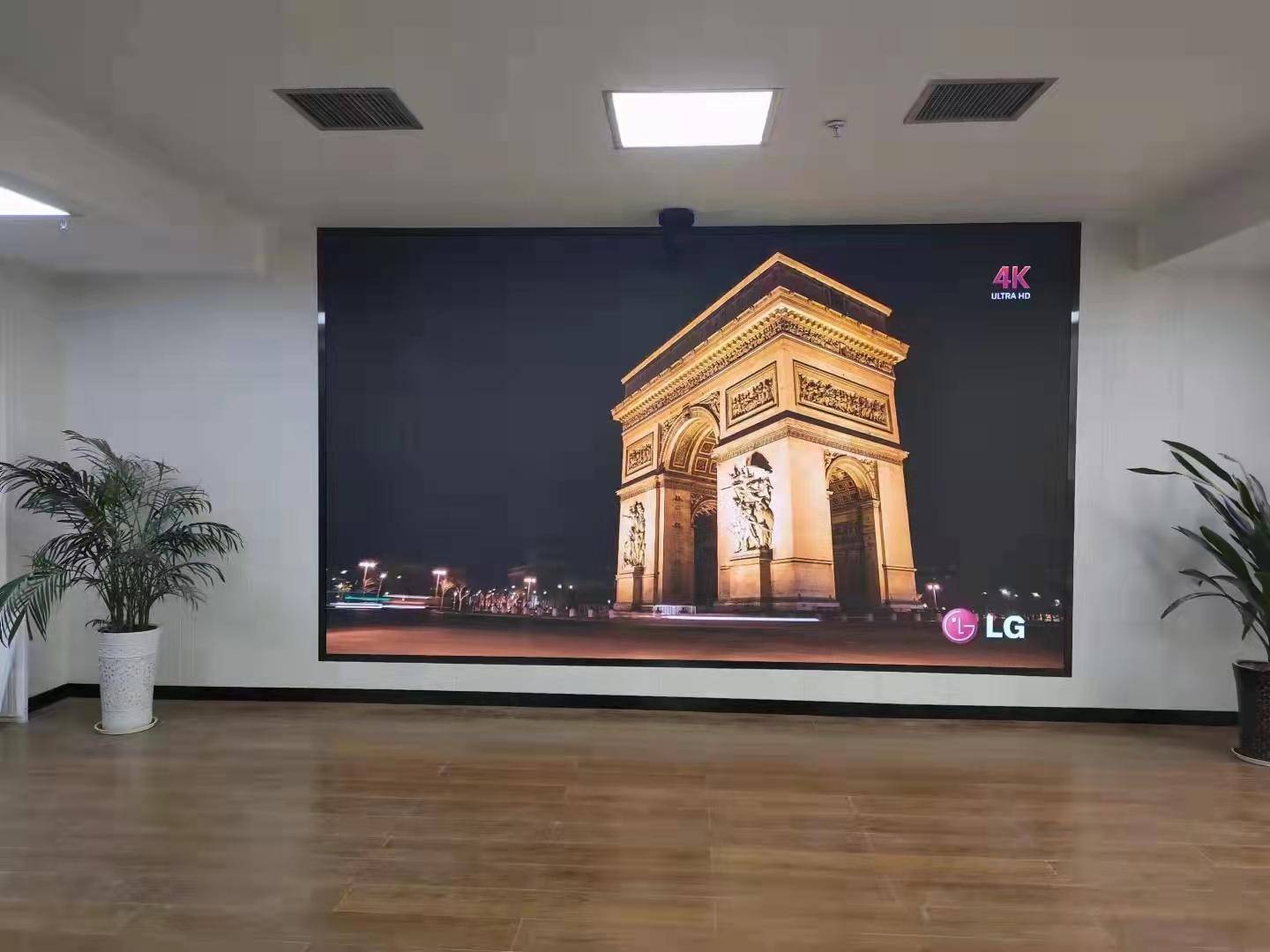 5led屏效果已经很不错了,而且价格也不贵,很多客户朋友都是可以接受的