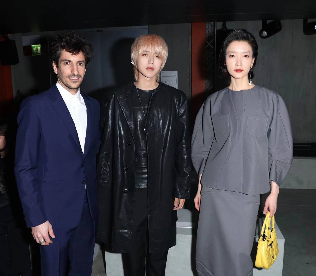 中国名模杜鹃出席普拉达年度大秀,一同重新定义普拉达的美_时装秀