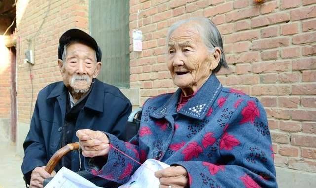 两人年龄和超220岁,对外揭开自己的长寿秘诀_平木虎_生活_张新妞