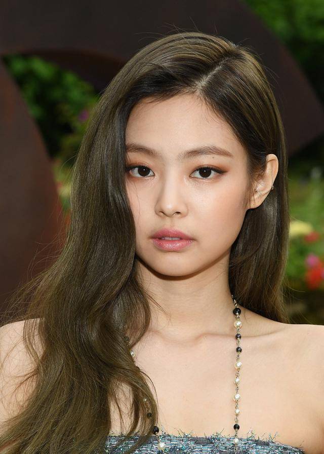 曝權志龍jennie約會,yg回應權志龍jennie戀情:私事公司很難確認_路線