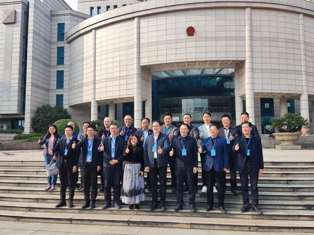 近日,揭阳市揭东区委书记梁柱华率领的揭东区党政企业代表团莅临大沥