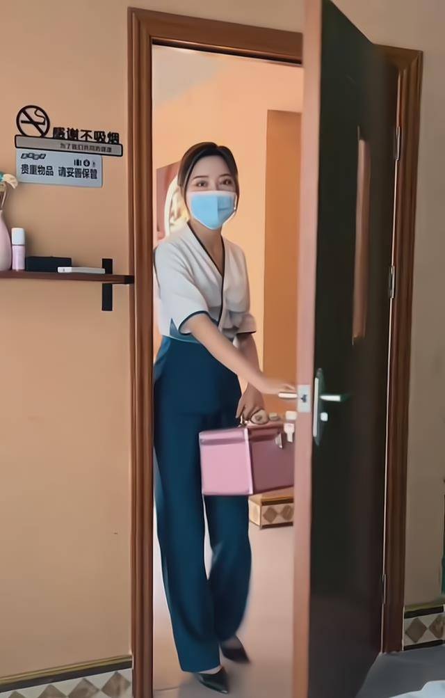 男子去做足疗,遇到兄弟90后老婆做兼职女技师,称:要保密_女子_足浴