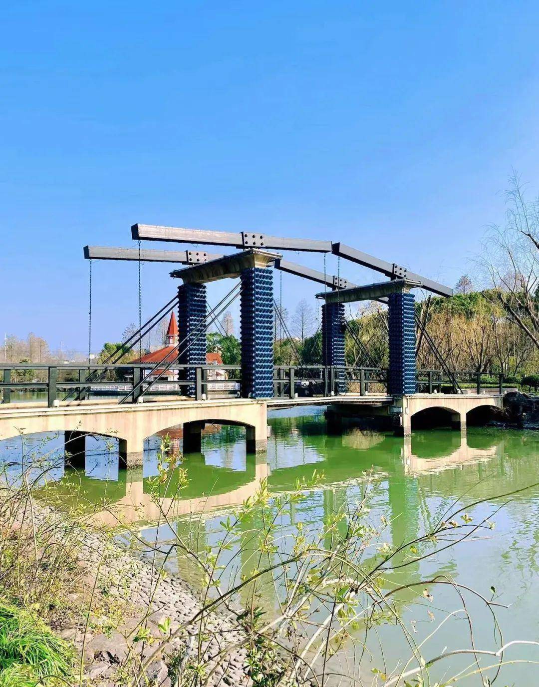 寻找春天(松江思贤公园)_花桥_桥面_篱笆