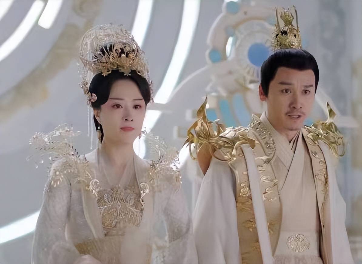 星落凝成糖:看懂天后对天帝三次翻脸,才知天帝赴死前的安排可笑_霓虹