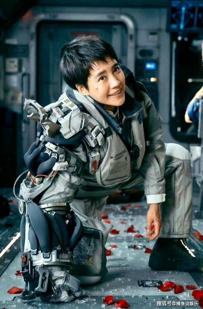 "秋雅"的身材好辣,穿泳装尽显曼妙身姿,40岁状态惹人羡_王智_气质