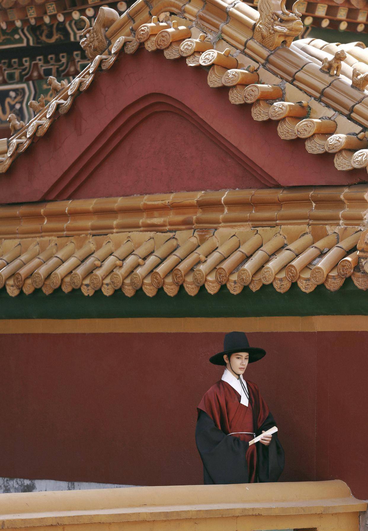 第三点就是帽子的问题中国传统汉服的明朝帽子大多