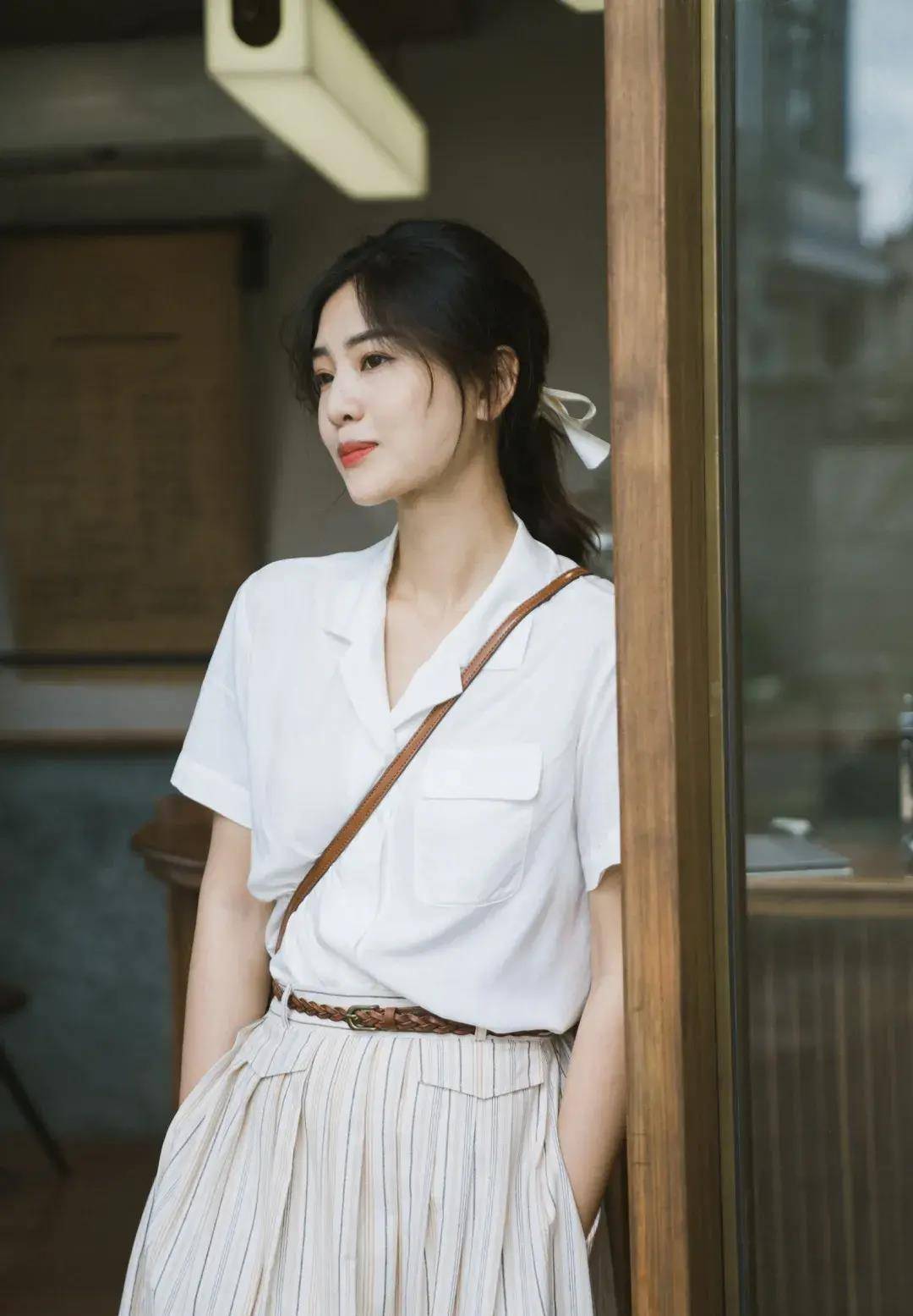 夏末随性搭配,基础款也能轻松打造温柔淑女范儿,女人味十足_黄色_田园