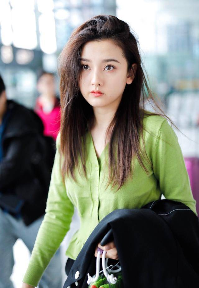 宋祖儿被质疑身高造假,全身照曝光后,网友:不敢相信_显得_照片_的设计