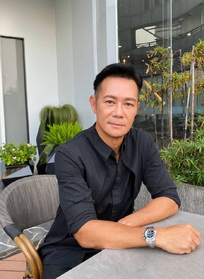 有人因不满直播带货停止合作,有人自组公司捧新人_马德钟_内地_张兆辉