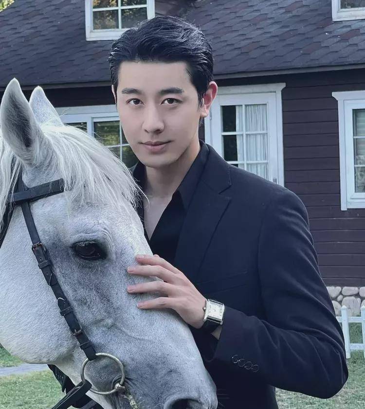 40岁的中年帅气大叔单月涨粉百万,打破大家对中年油腻的固有印象_视频