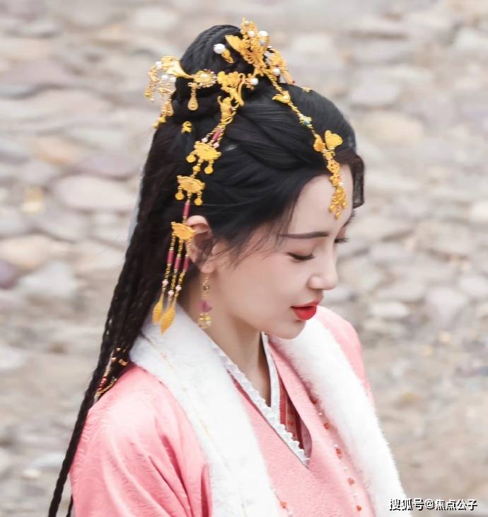 别演古装!杨颖宋威龙《相思令》同框,男主歪嘴女主妆发显黑!
