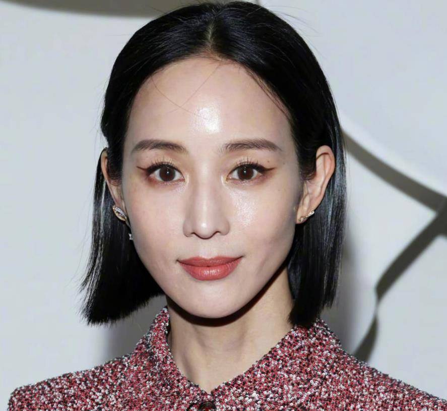 即便在外网释出的生图中,张钧甯的状态也是经得起考究.