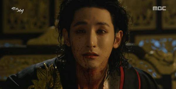 说到「邪魅」主题,肯定少不了在《夜行书生》里饰演鬼王大人的他.
