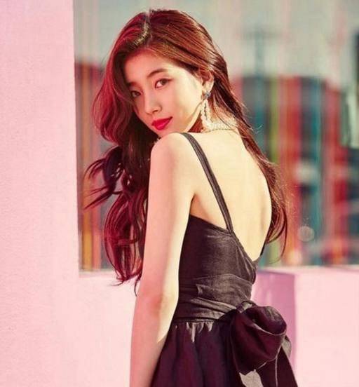 女星露背装:迪丽热巴"蝴蝶臀"超火辣,赵丽颖的纹身让人心疼!