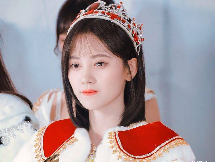 本来觉得长发鞠婧祎够仙了,看完短发造型的她,才懂啥叫清新脱俗_偶像