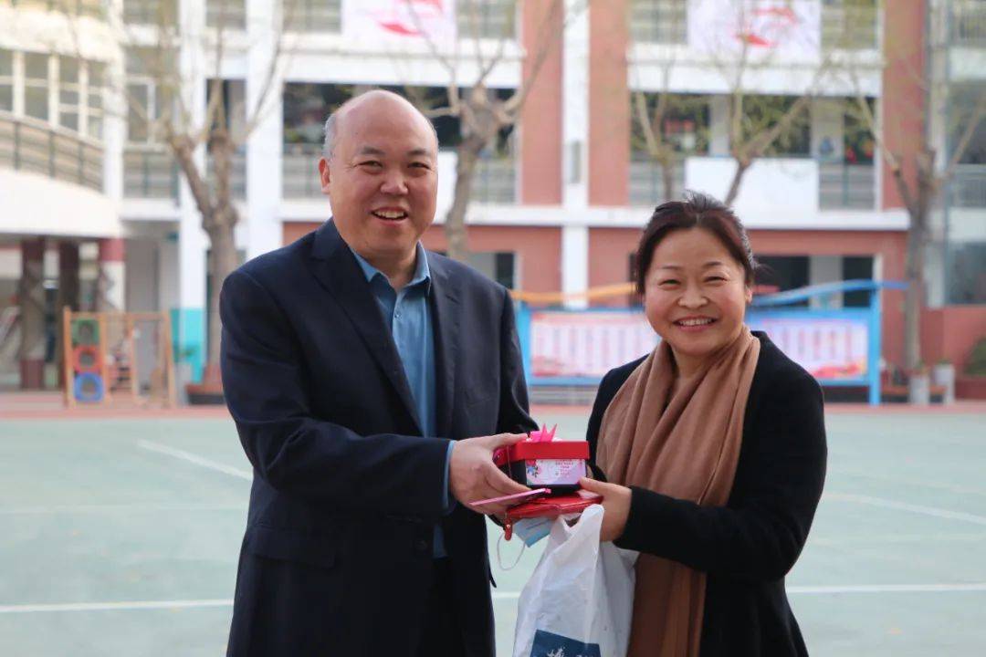 幸福探融慧 甜蜜育桃李——濮阳市实验小学开展庆"三八"国际妇女节