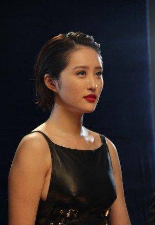 还记得嫦娥吗,因晒出一张照片,被张艺谋赶出剧组_舞蹈_李欣汝_因为