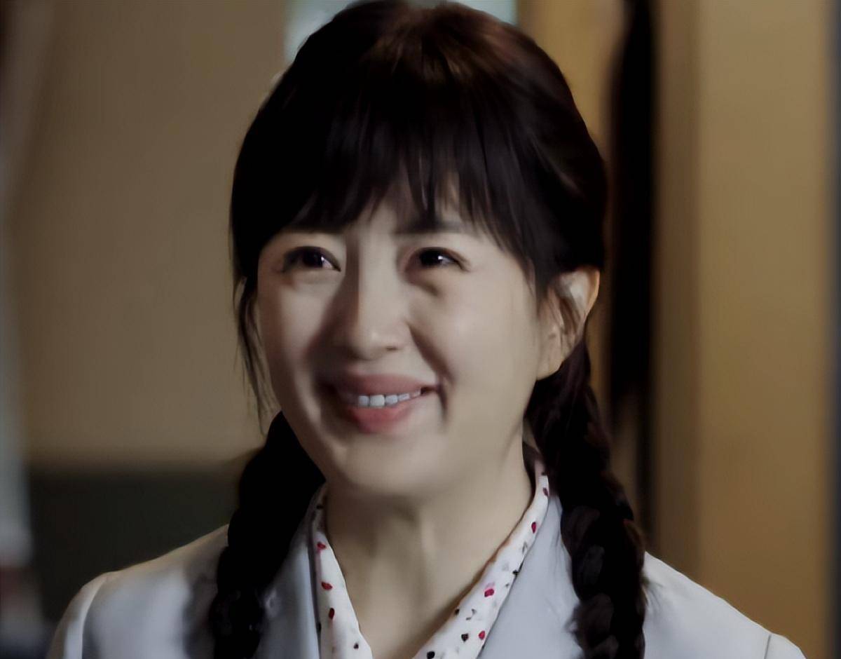 但是另一方面杨童舒的参演也引起了一些吐槽,她在剧中饰演的陆云铮刚