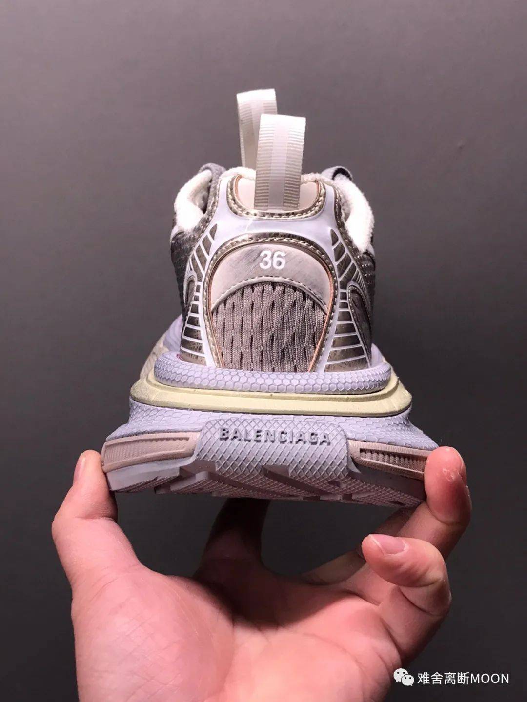 巴黎世家3xl刚发售已成高危?轻便好穿做旧细节水洗变新鞋?