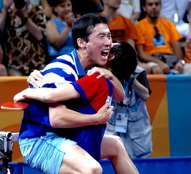 国乒王皓与柳承敏合影,球迷调侃冤家又重逢了,雅典奥运永恒的痛_比赛